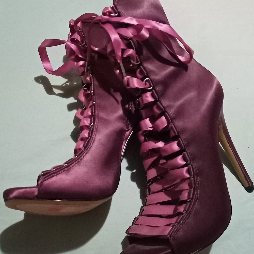 Steve Madden Purple
Fuego Lace-up Bootie